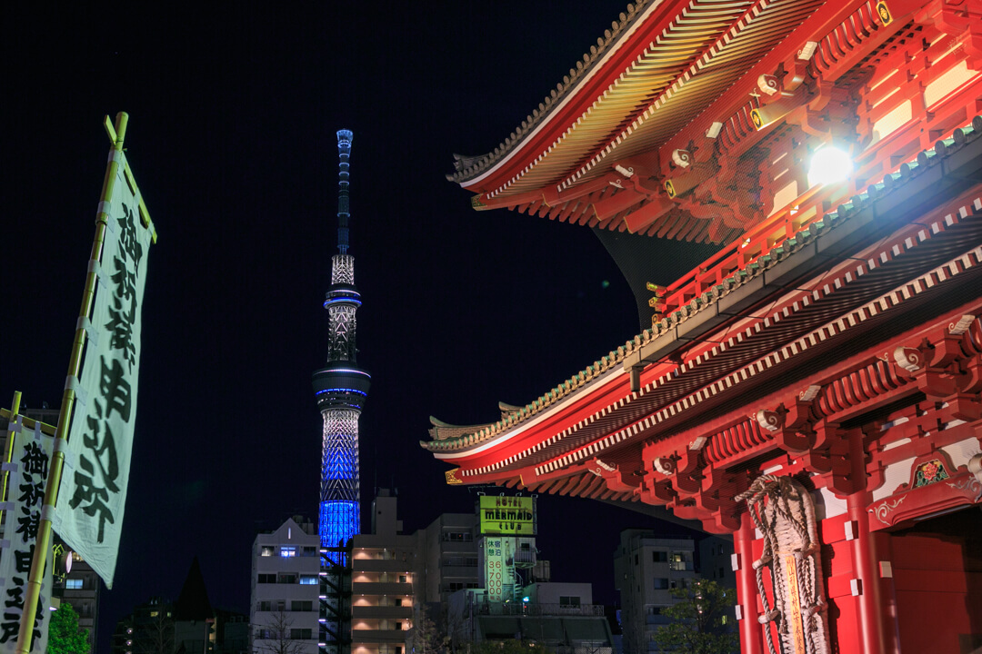 浅草寺と東京スカイツリーの写真