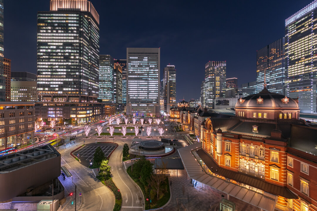 KITTE6階テラスから撮影した東京駅丸の内駅舎の写真