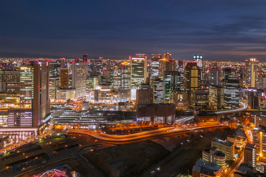 梅田スカイビル・空中庭園展望台から撮影した夜景