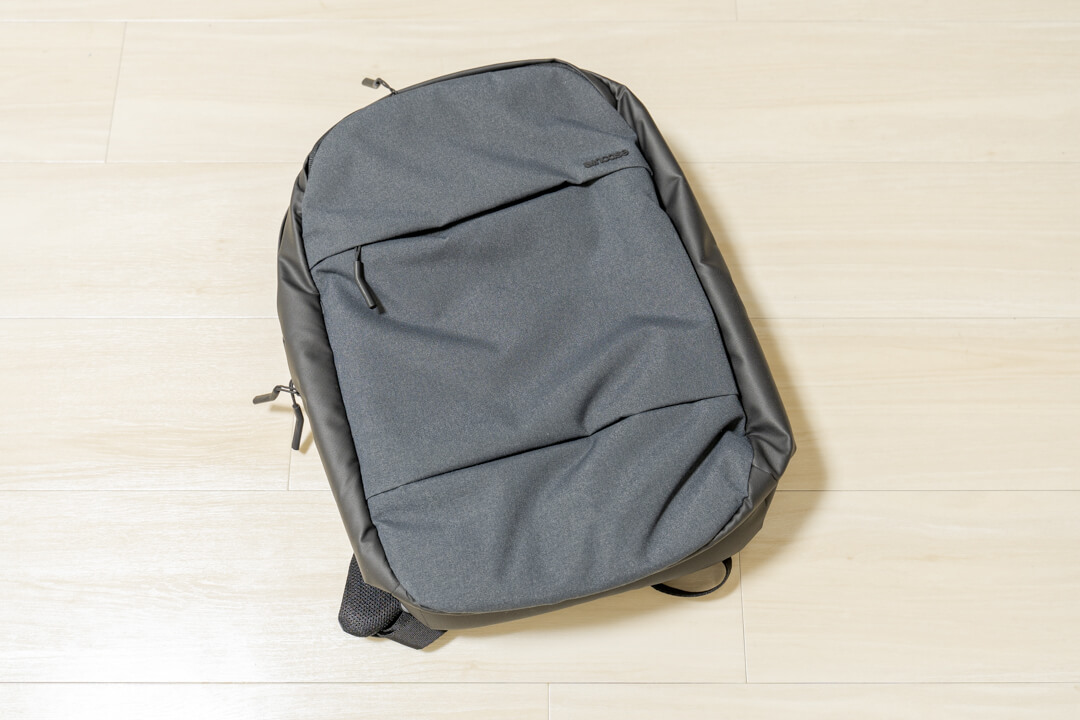 Incase city compact backpackの大きさは幅30 × 高さ44 × マチ10cm