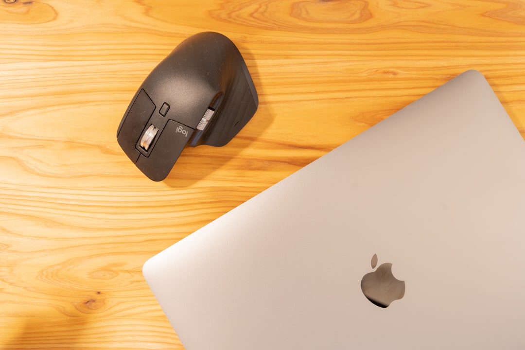 MacBookとマウス