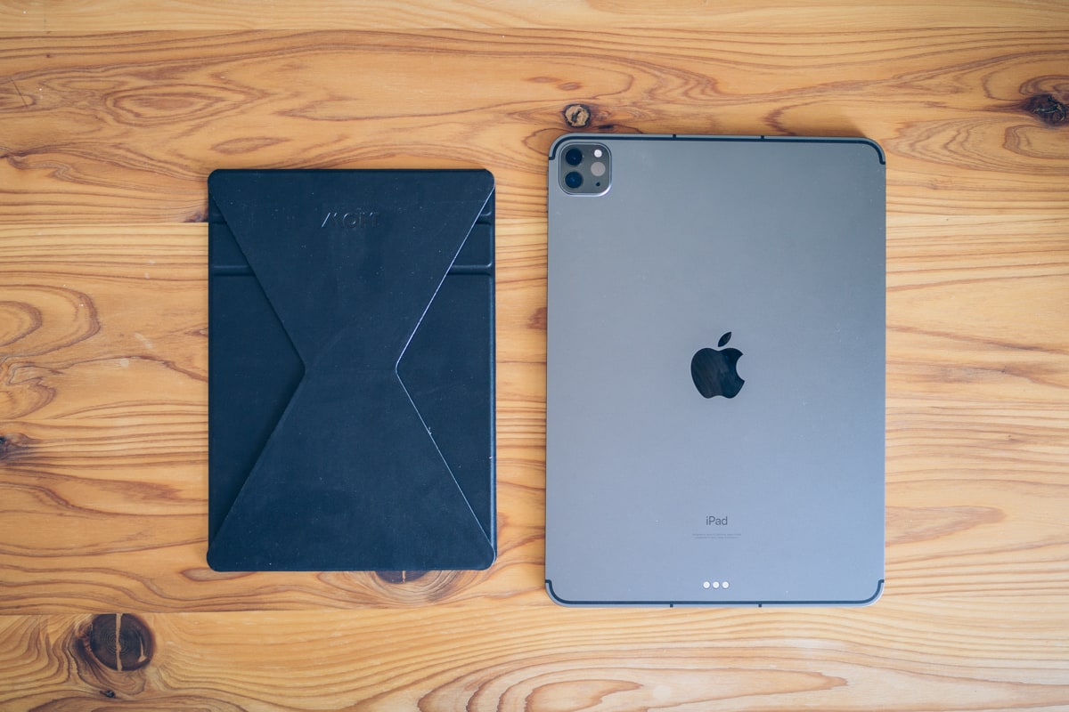 iPad11インチとMOFT Snap-On タブレットスタンドの大きさを比較