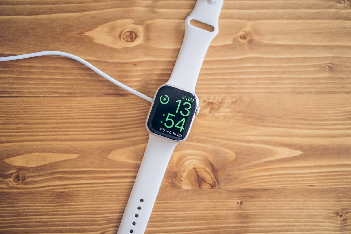 Apple Watch 7を急速充電する様子