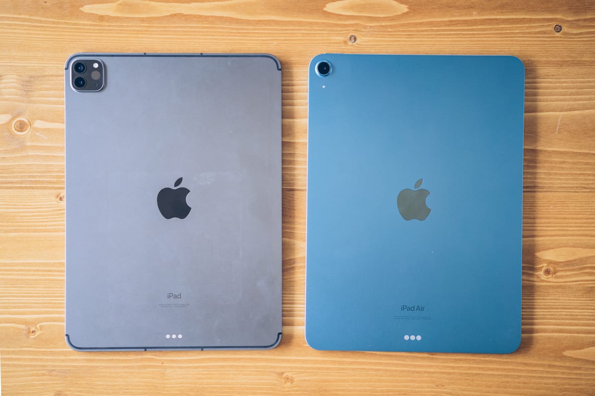 iPad Air（第5世代）と11インチiPad Pro（第3世代）を比較する様子